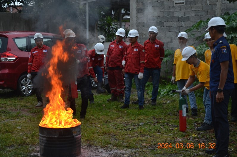 Pembinaan dan Sertifikasi Petugas Pemadam Kebakaran Kelas D