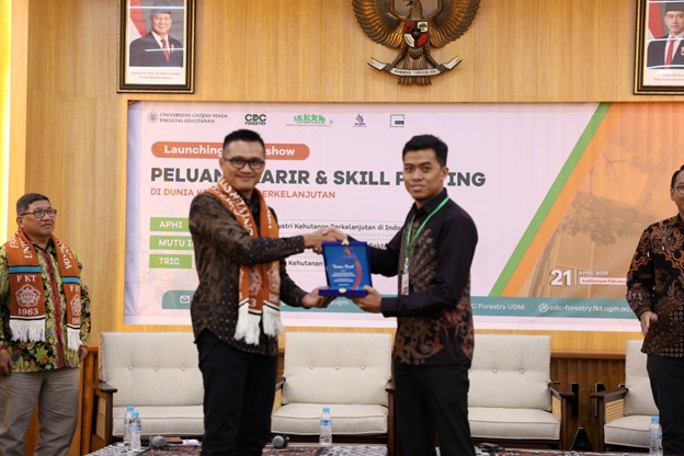 kerjasama dengan ugm untuk kehutanan berkelanjutan