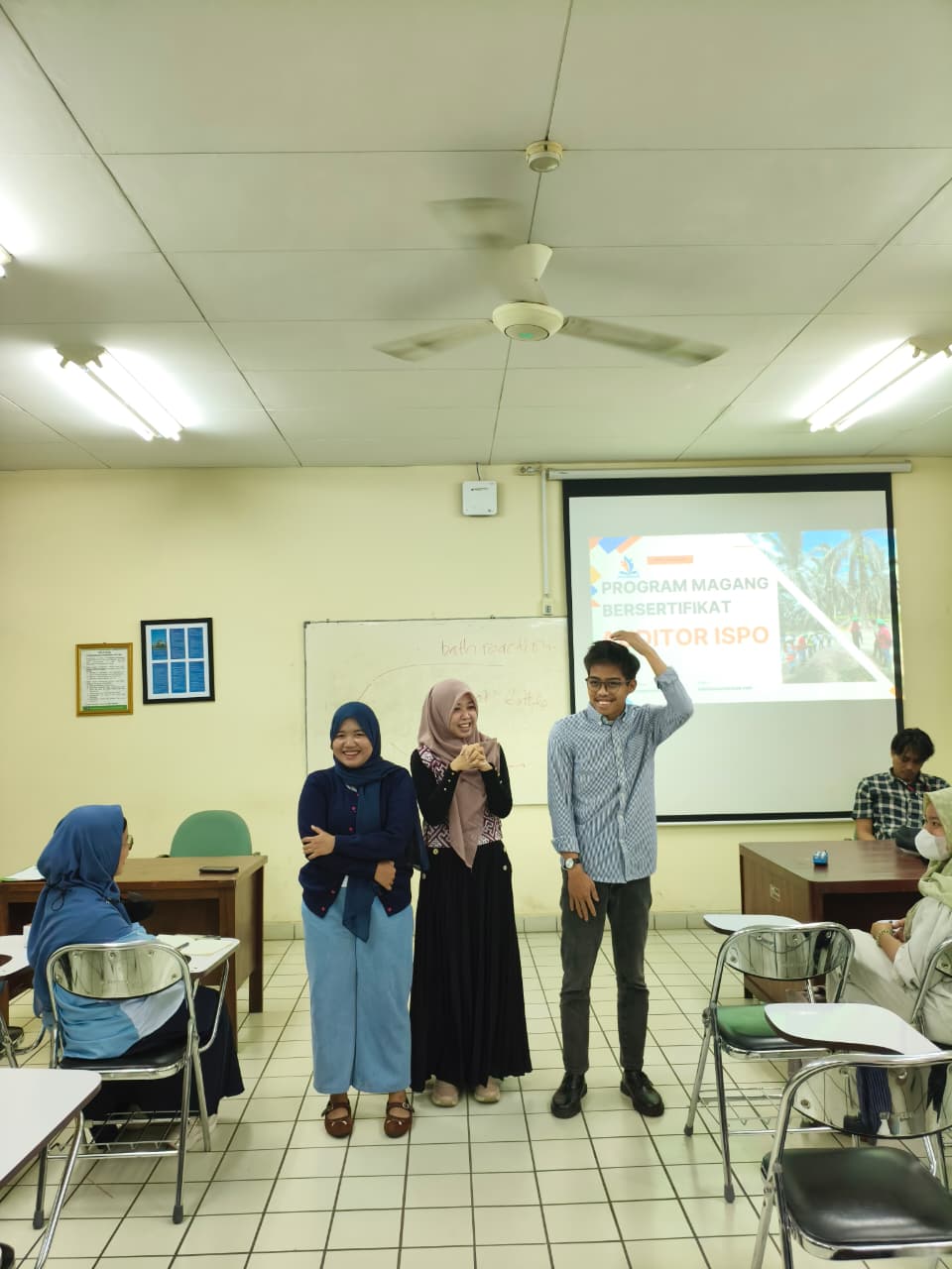 Dwi Permata Adinda dan Izaah Aulia Inanda - Magang Auditor ISPO